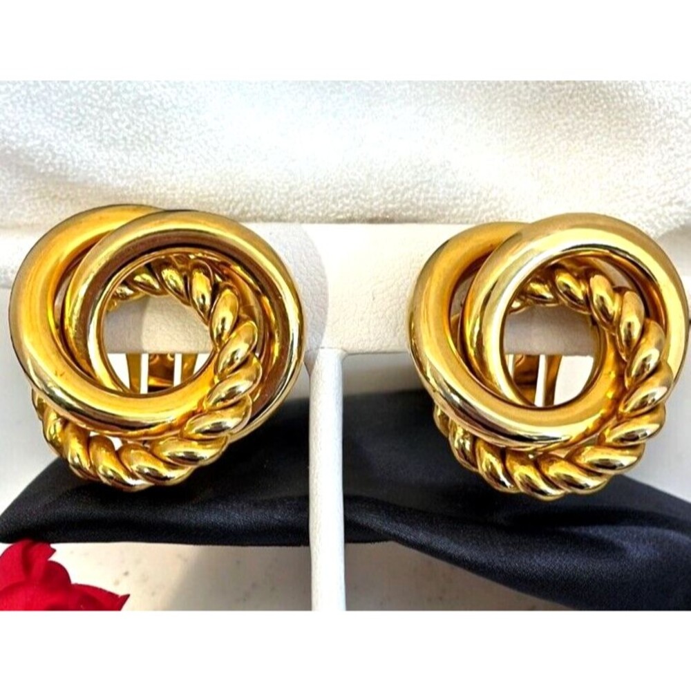 Vintage 1980s Gold Tone Interlocking Knot Clip On Earrings Bold Statement - 3B
